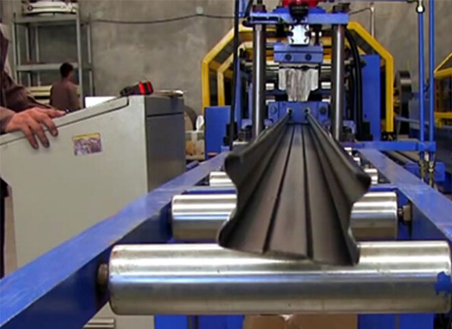 圍欄壓型機(jī)